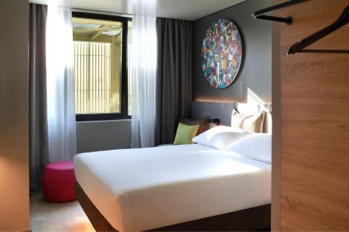 Moxy Athens Cityにあるベッド
