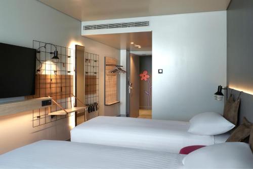 Moxy Athens Cityにあるベッド