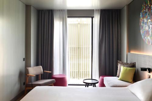 Moxy Athens Cityにあるベッド