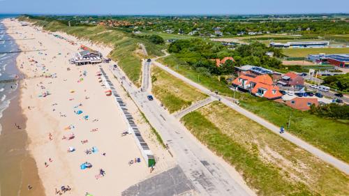 an overhead view of a beach with people on it at Duinhotel Haga in Zoutelande