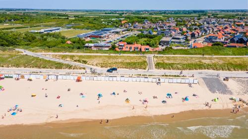an overhead view of a beach with people on it at Duinhotel Haga in Zoutelande