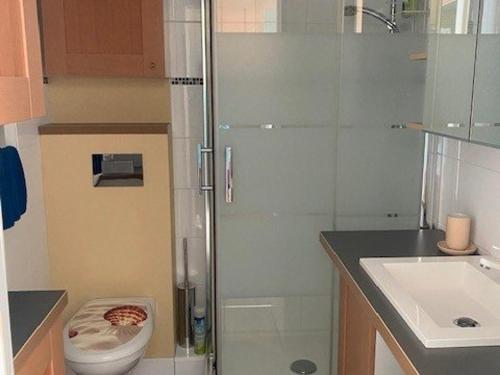a bathroom with a shower and a toilet and a sink at Studio lumineux avec balcon, proche centre-ville et cures, parking inclus, idéal pour 2 personnes - FR-1-703-155 in Amélie-les-Bains-Palalda