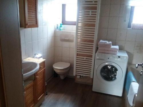 Ένα μπάνιο στο Ferienwohnung Dörfler