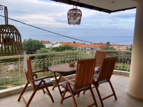 a table and chairs on a balcony with a view at Χαλκιδική Κρυοπηγή in Kriopigi