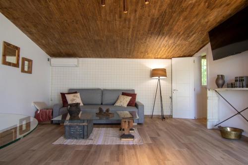 a living room with a couch and a wooden ceiling at La Lagunilla Golf in Candeleda
