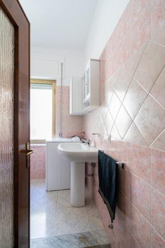 Ένα μπάνιο στο Luxury and Comfort in a Sea View Apartment