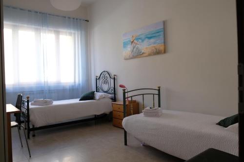 Ένα ή περισσότερα κρεβάτια σε δωμάτιο στο B&B ANNUNZIATA-Vicino all' Ospedale Civile dell'Annunziata e alla Clinica Scarnati, a due passi dall'Ospedale Mariano Santo,Siamo nel centro di Cosenza con facilita' di parcheggio e servizi vari