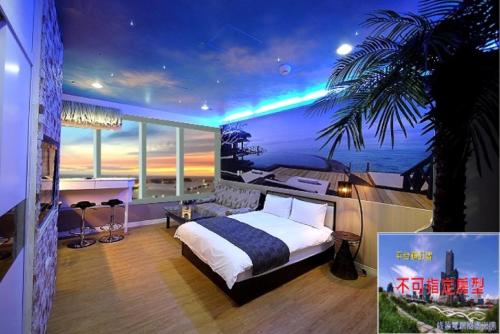 a bedroom with a bed with a view of the ocean at 峰景旅宿 in Kaohsiung