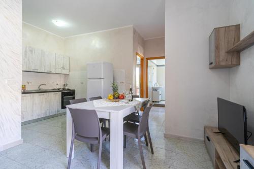 Η κουζίνα ή μικρή κουζίνα στο Luxury and Comfort in a Sea View Apartment