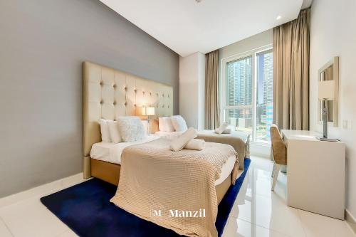 Postel nebo postele na pokoji v ubytování Manzil - Cozy 2BR Apartment near Downtown Dubai