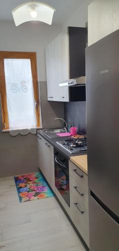 a kitchen with a stove and a kitchen rug at La casa di mare in Silvi Marina