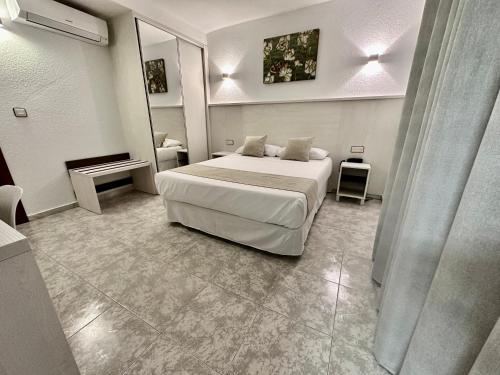 Gallery image of Hotel El Paraíso in Calabardina
