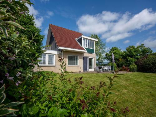 spacious holiday home with private jetty in a prime location on the water