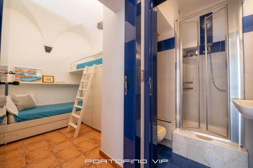 a small room with a bunk bed and a bathroom at Papù 2 by PortofinoVip in Portofino