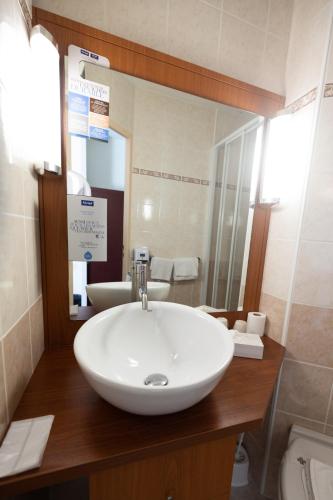 Salle de bains dans l'établissement Kyriad Chateauroux