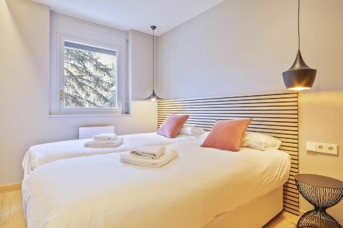 Giường trong phòng chung tại Luderna - Apartamento Saumet A7 Margalida