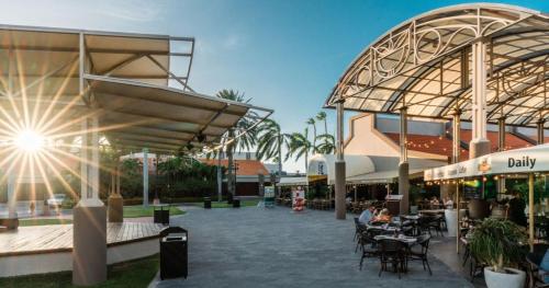 Un restaurante u otro lugar para comer en Safir Suite