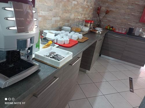 Kuchyň nebo kuchyňský kout v ubytování Alkyonis hotel