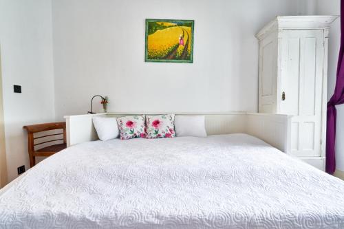 Un ou plusieurs lits dans un hébergement de l'établissement Maison BOGArT