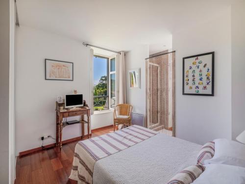 a bedroom with a bed and a desk and a window at Chalet Elisa Chambre d'Hôtes in Sare