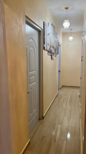 a hallway with a white door and a wooden floor at Casa moderna in Santiago de los Caballeros