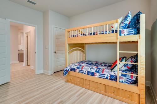 Cama o camas de una habitación en Snowbird Getaway Windmark Beach Home!