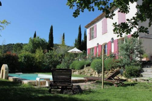Bastide récente, jardin et piscine Aix-en-Provence