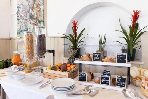 a buffet with bread and other foods on a table at Hotel Quisisana in Vada