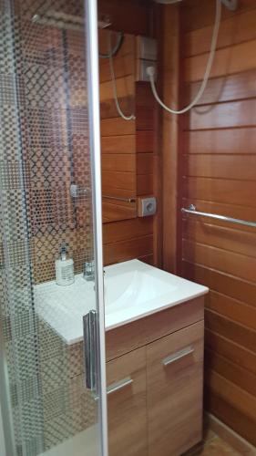 a bathroom with a shower and a white sink at LA TRAMUNTANA CULLERA Playa Marenyet a 300 metros in Valencia