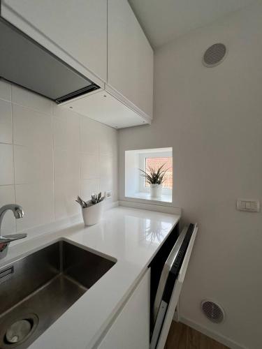 Kuchyň nebo kuchyňský kout v ubytování CASA MIRO' vicinissima al mare e parcheggio privato gratuito se disponibile