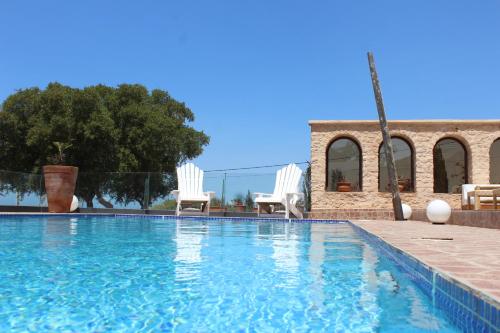 La alberca dentro o cerca de VILLA ZAHR'ALI