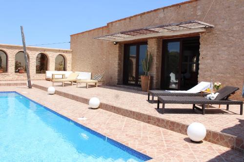 La alberca dentro o cerca de VILLA ZAHR'ALI