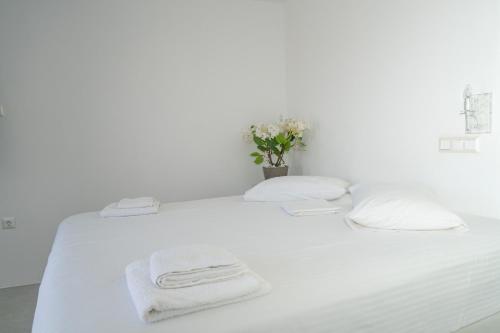 Cama ou camas em um quarto em Costa Suita Agia Irene Kythnos