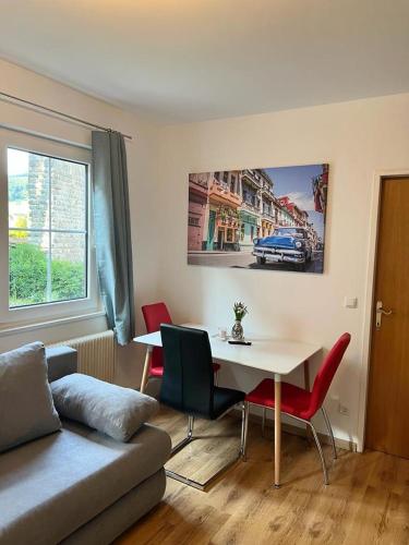 a living room with a table and a couch at Moderne Ferienwohnung nahe Zentrum Waidhofen/Ybbs in Waidhofen an der Ybbs