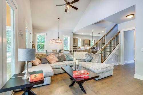 Fotografie z fotogalerie ubytování Quaint Newnan Vacation Rental Near State Park! v destinaci Newnan