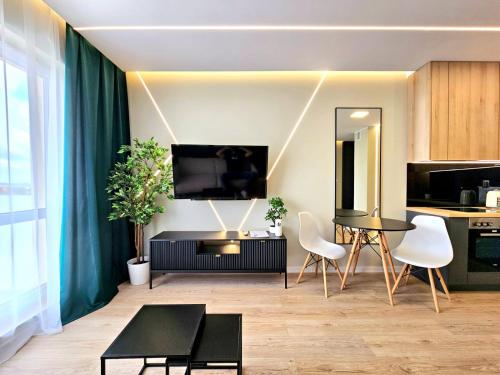 TV a/nebo společenská místnost v ubytování Nowy Apartament 53 z klimatyzacją