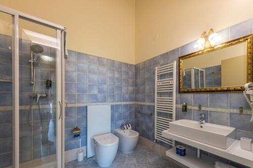 Ένα μπάνιο στο Bertoletta Village Apartments