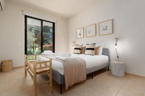 Dream 2BDR Apartment W/Pool by LovelyStay
