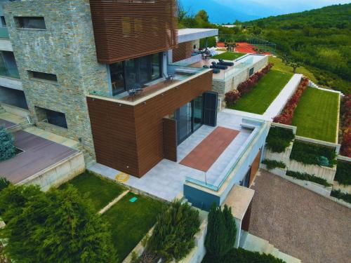 an aerial view of a house with a yard at #SKGH Arbitrage Hyperluxe Villa -near Pozar Baths & Kaimaktsalan mountain in Sarakinoí