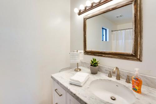 Φωτογραφία από το άλμπουμ του Pet-Friendly House about 2 Mi to Lake Havasu Beach! σε Lake Havasu City