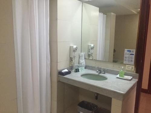 a bathroom with a sink and a mirror at Torre de Cali Plaza Hotel in Cali