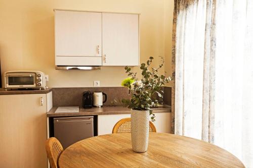 Pagrati Hilton location Bentzi Family Suite 5