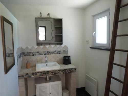 a bathroom with a sink and a mirror at Très belle villa, 4 chambres, piscine et jacuzzi in Rivedoux-Plage