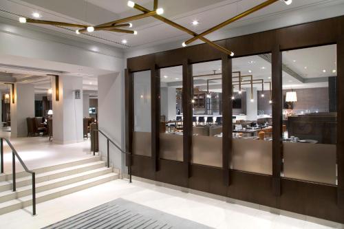 a lobby with a restaurant with glass windows at Franklin Marriott Cool Springs in Franklin