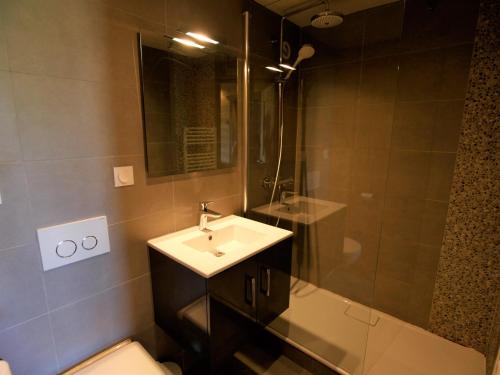 Photo de la galerie de l'établissement Charmant appart rénové pour 6 personnes, centre, TV, WIFI, lits faits, Sud-Ouest - FR-1-314-124, à Avoriaz