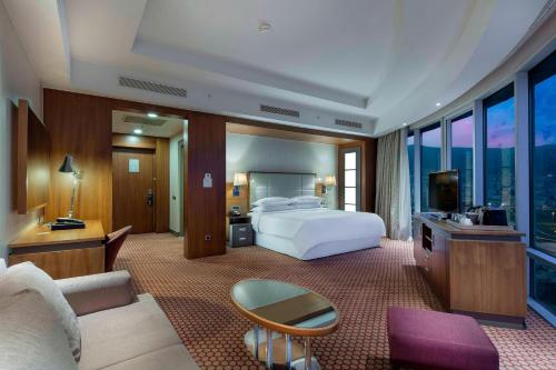 Deluxe Corner Room