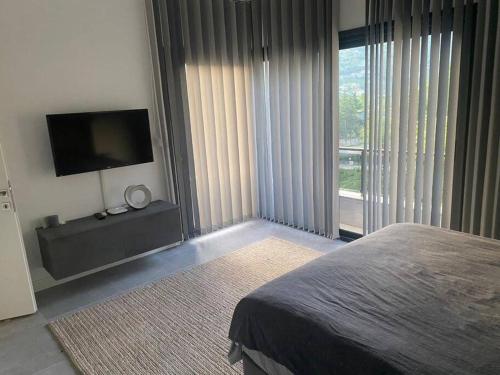Postel nebo postele na pokoji v ubytování Villa of Trabzon Grey
