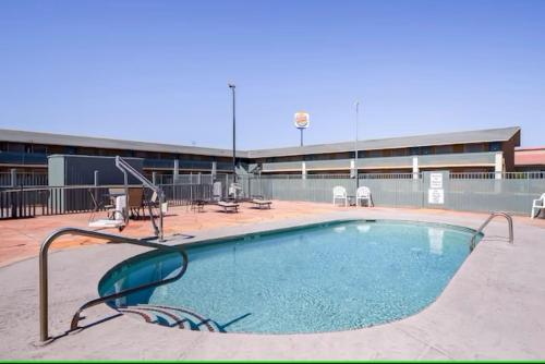 a large swimming pool on top of a building at OYO Hotel Eloy Casa Grande near I-10 in Eloy