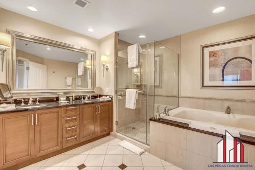 Un baño de MGM Signature-22-707 F1 Track & Strip View Balcony