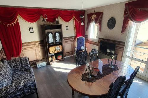 Χώρος καθιστικού στο Appart Aventure, logement entier + escape game !